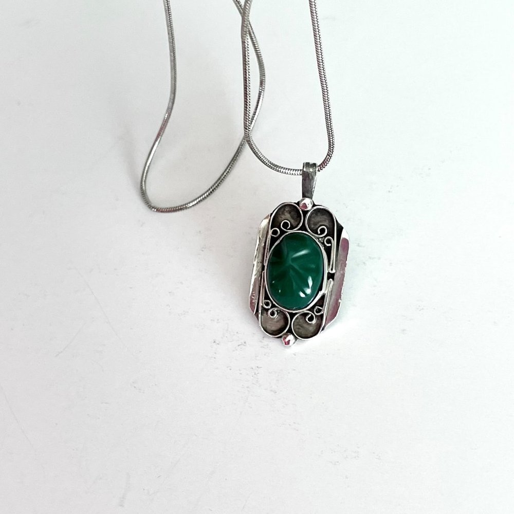 925 Sterling Silver Italy Chain Vintage Scroll Style Green Cabochon Pendant